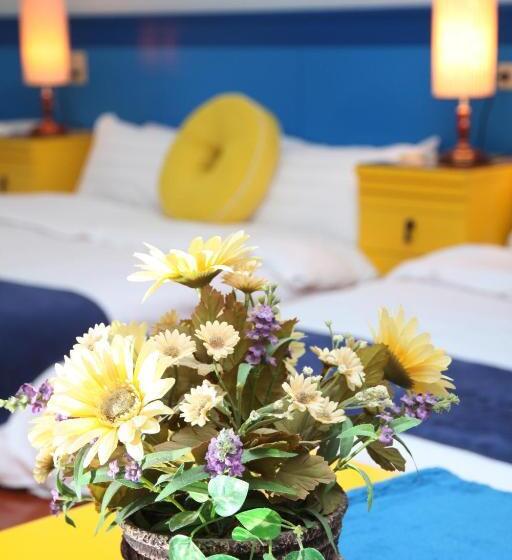 تختخواب و صبحانه Avica Homestay