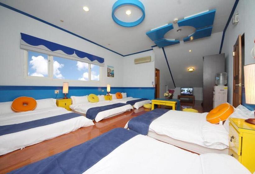 تختخواب و صبحانه Avica Homestay