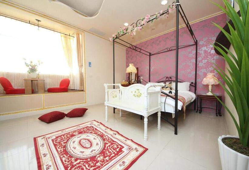 تختخواب و صبحانه Avica Homestay