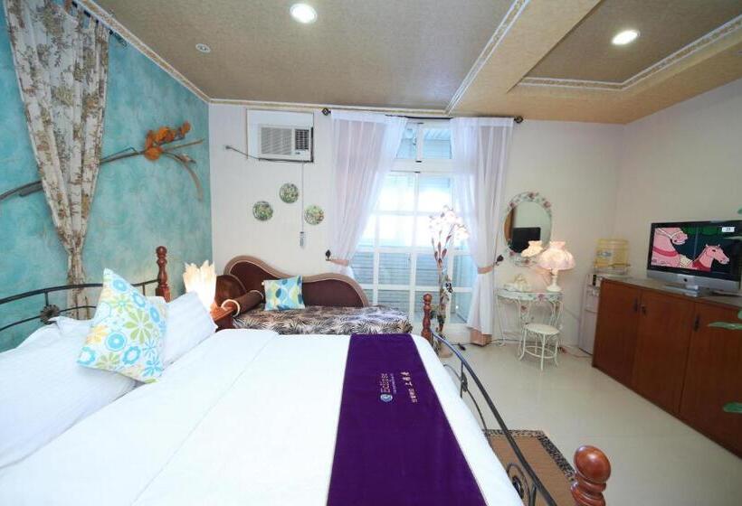 تختخواب و صبحانه Avica Homestay