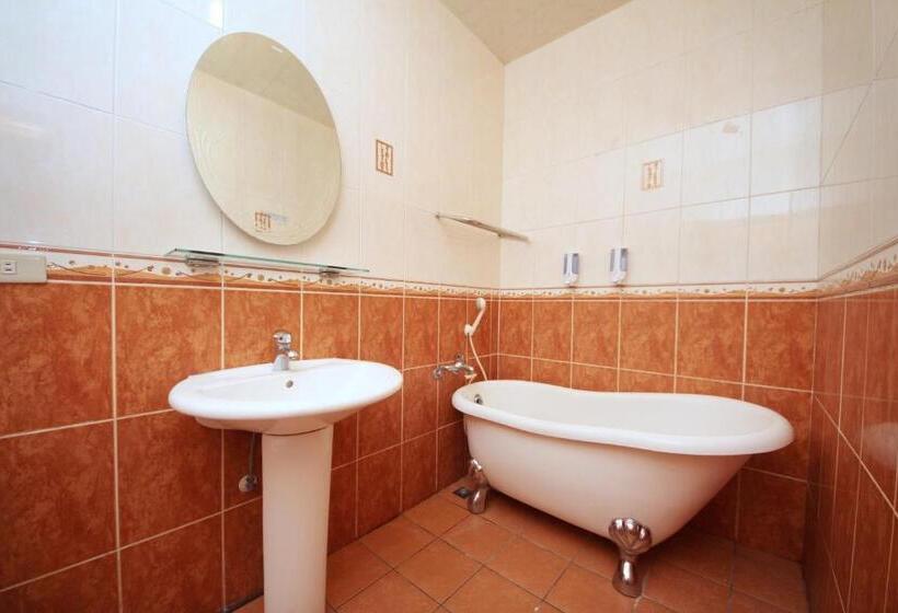 تختخواب و صبحانه Avica Homestay