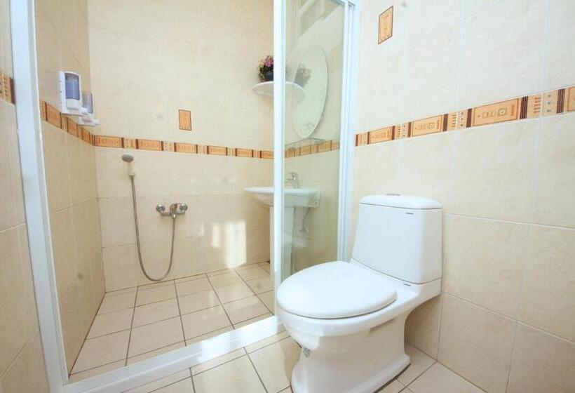 تختخواب و صبحانه Avica Homestay