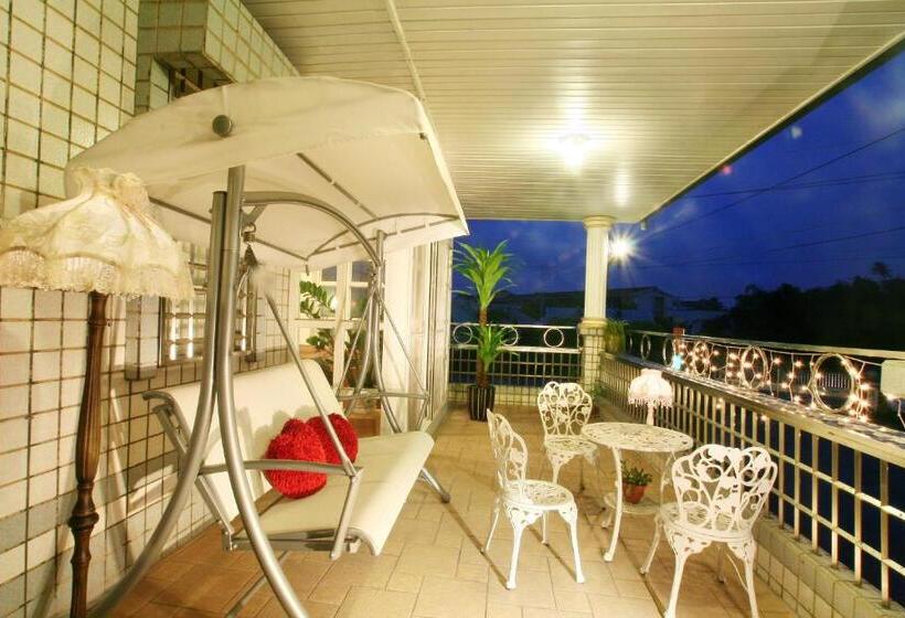 تختخواب و صبحانه Avica Homestay