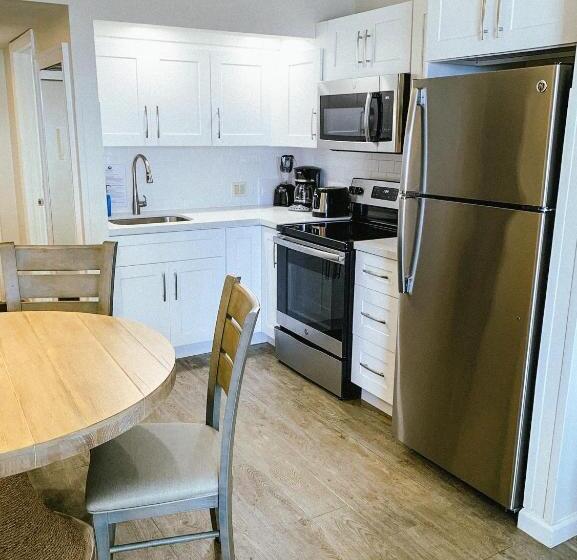 فندق Caloosa Cove Resort