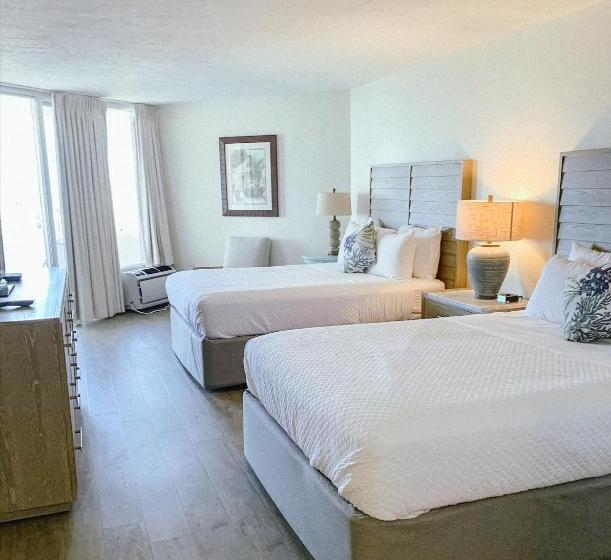 Отель Caloosa Cove Resort