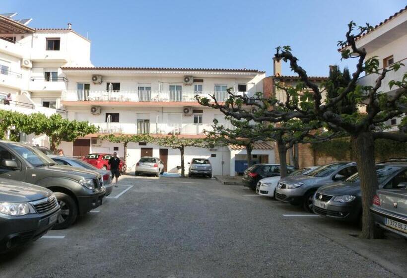 ホテル Can Català