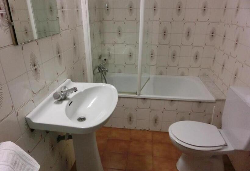 ホテル Can Català