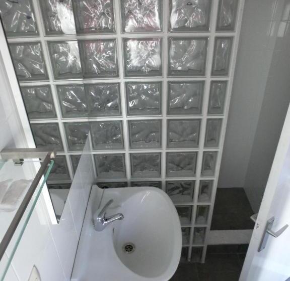 ホテル Can Català