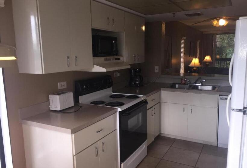 فندق Charlotte Bay Resort