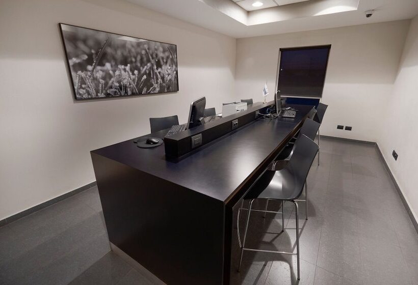 酒店 City Express By Marriott Santiago Aeropuerto