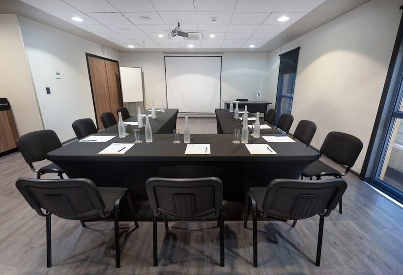 酒店 City Express By Marriott Santiago Aeropuerto