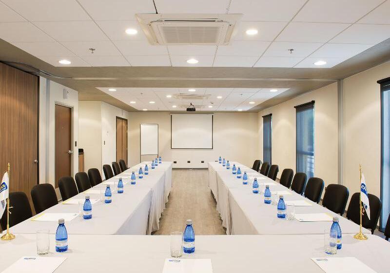 酒店 City Express By Marriott Santiago Aeropuerto