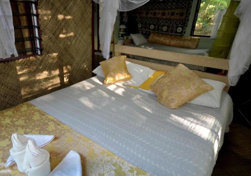 호텔 Dolphin Bay Divers Retreat