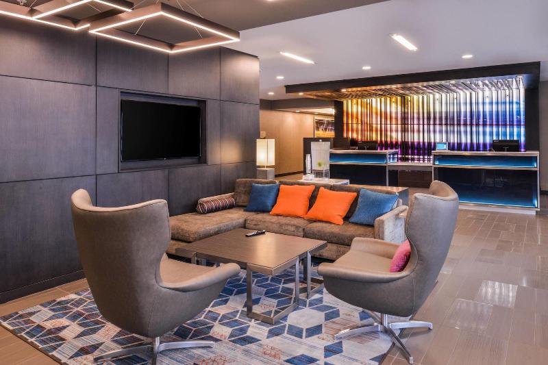 هتل Fairfield Inn & Suites By Marriott Raleigh Cary