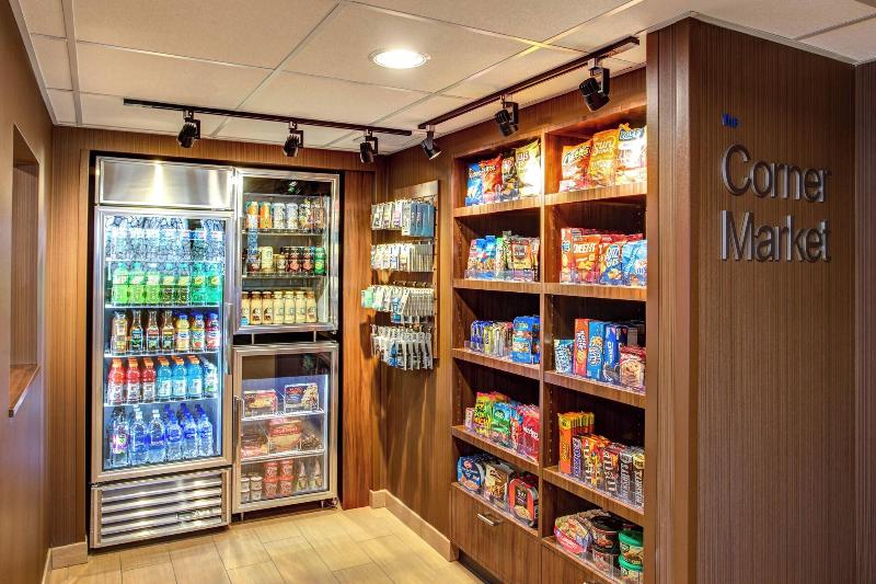 هتل Fairfield Inn & Suites By Marriott Springfield Holyoke