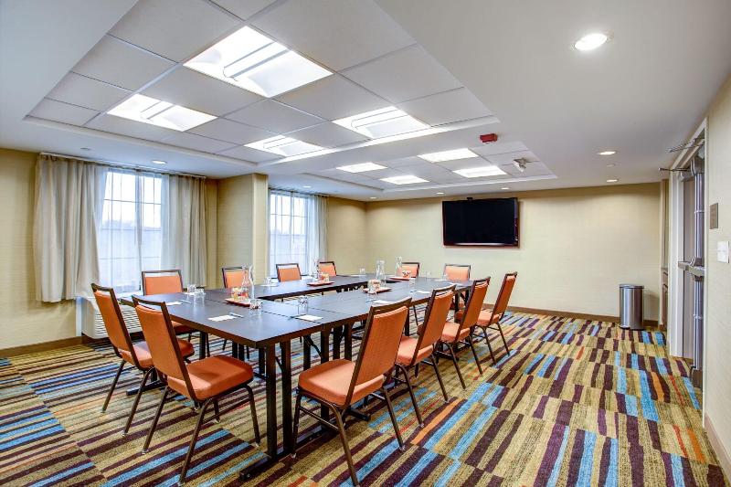 هتل Fairfield Inn & Suites By Marriott Springfield Holyoke