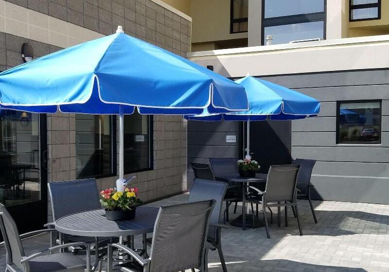 هتل Fairfield Inn & Suites By Marriott Springfield Holyoke