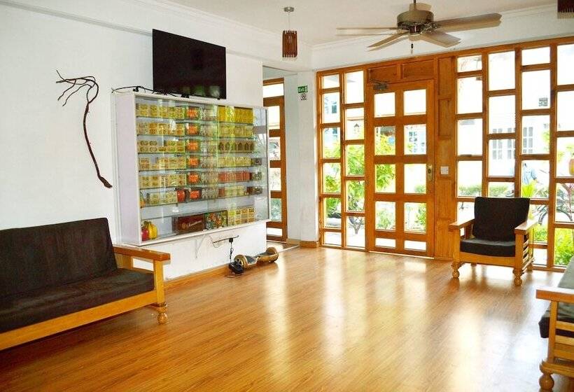 هتل G10 Beach Inn