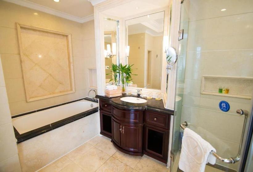 Отель Golden Plaza International