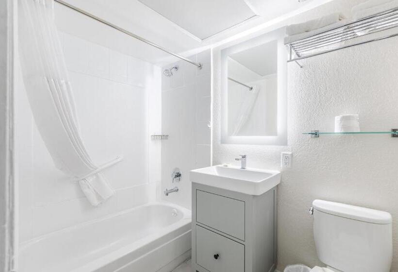 فندق Grand Shores West