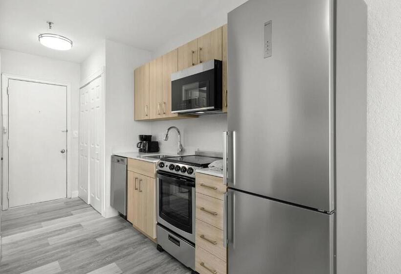 فندق Grand Shores West