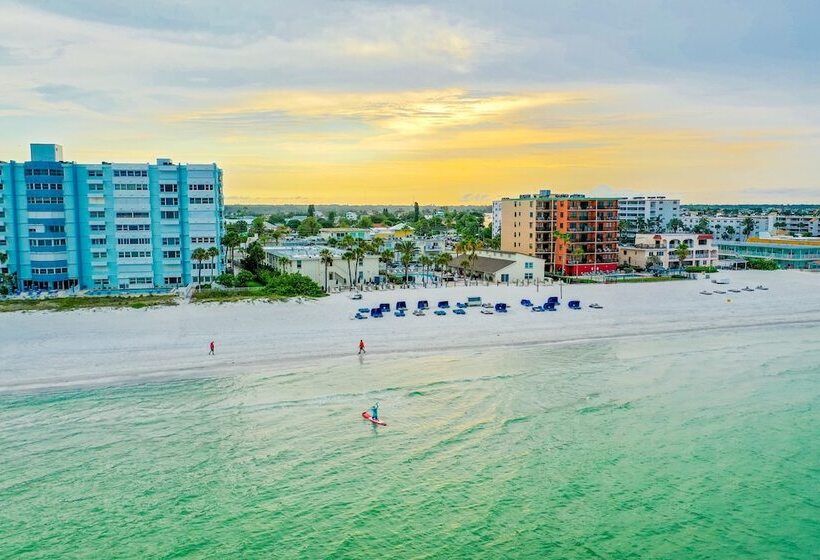 فندق Grand Shores West