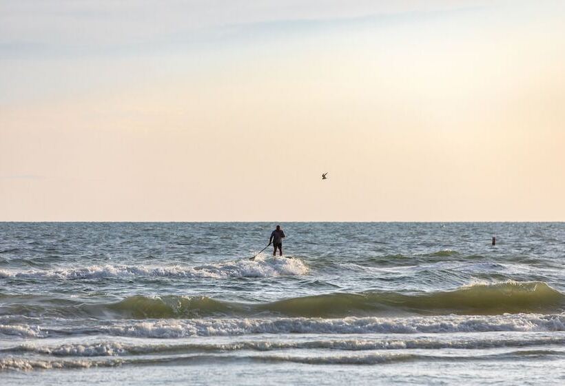 فندق Grand Shores West