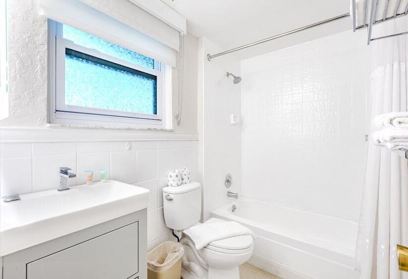 فندق Grand Shores West