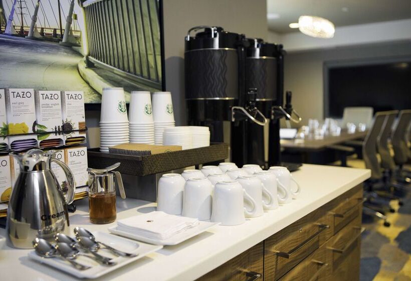 هتل Hilton Garden Inn Minneapolis University Area