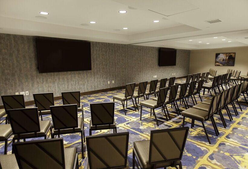 هتل Hilton Garden Inn Minneapolis University Area