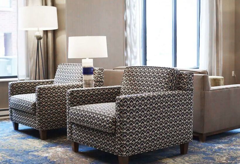 هتل Hilton Garden Inn Minneapolis University Area