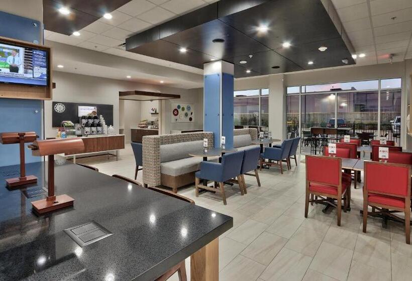 Отель Holiday Inn Express & Suites Houston East Beltway 8, An Ihg