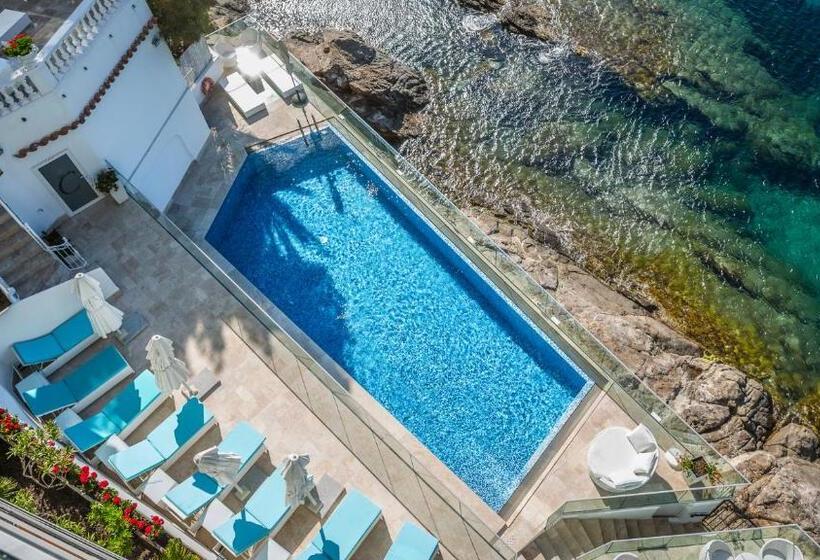 Отель La Calanque