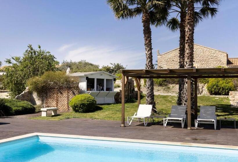 Отель Masseria Del Carrubo