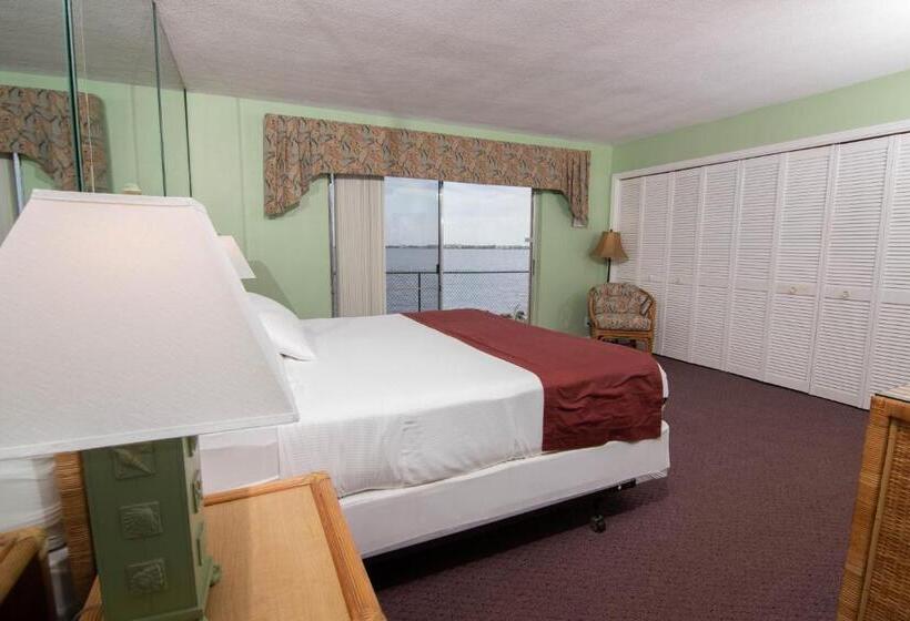 فندق Palm Beach Waterfront Suites