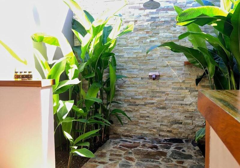 هتل Paradise Cove Resort