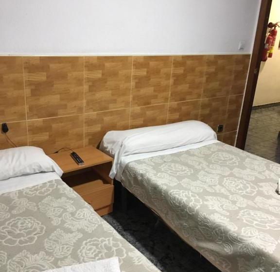 Отель La Ferroviaria Pensión No Fumadores Sin Ascensor