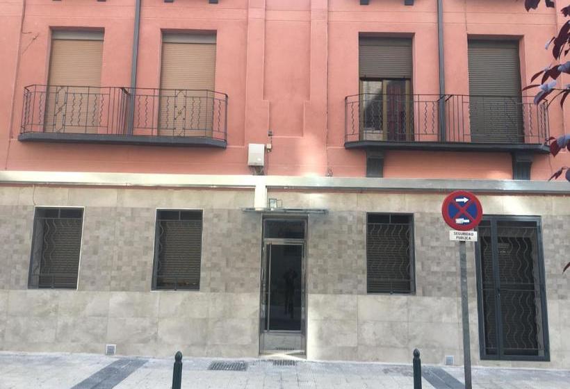 Отель La Ferroviaria Pensión No Fumadores Sin Ascensor