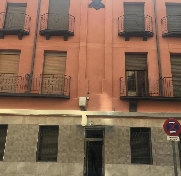 هتل La Ferroviaria  Pensión No Fumadores   Sin Ascensor