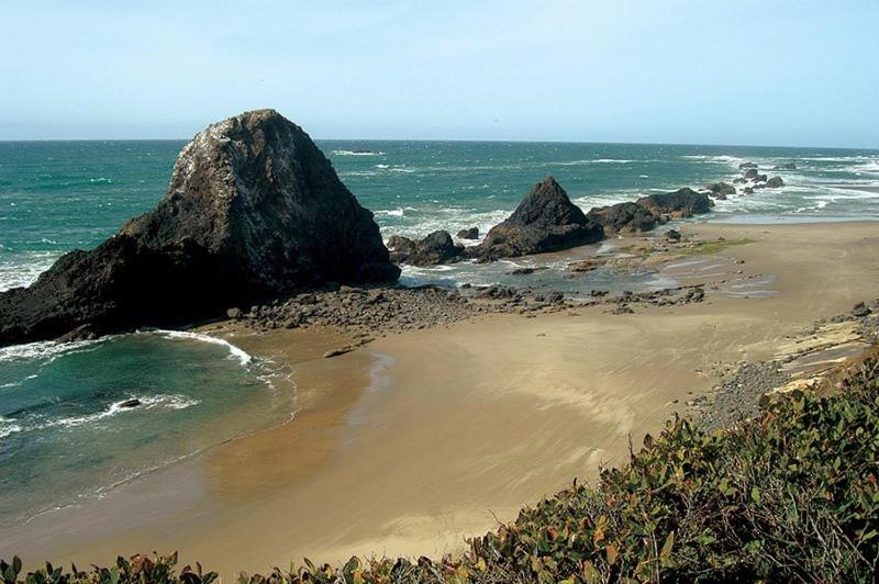 Отель Schooner Landing