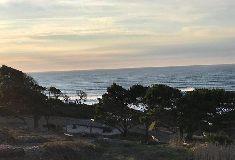 فندق Schooner Landing