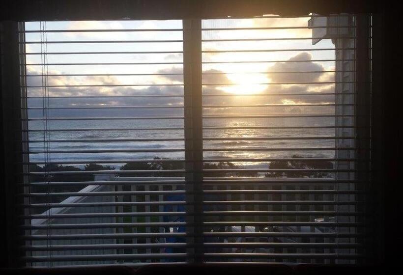 فندق Schooner Landing