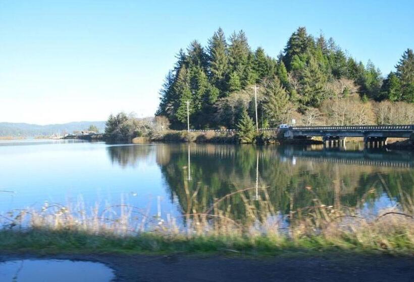 Отель Schooner Landing