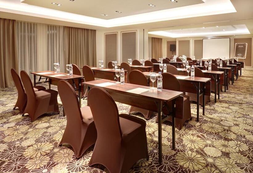 Отель Swissbelboutique Yogyakarta