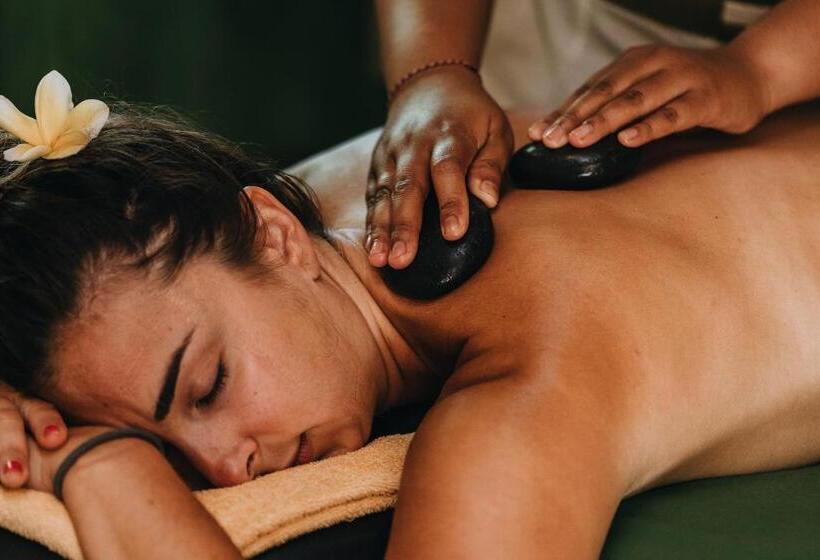 ホテル The Alena Resort A Pramana Experience