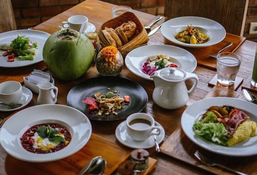 هتل The Alena Resort A Pramana Experience