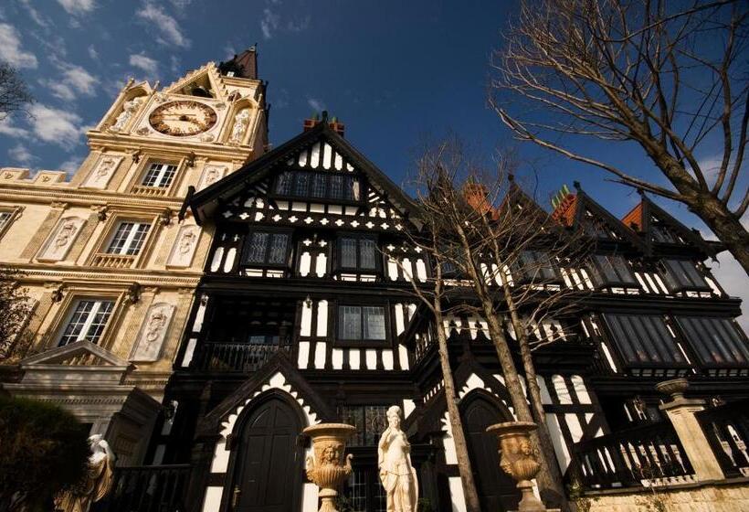 هتل The Old England Manor