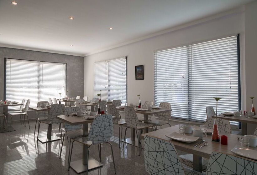 酒店 The Originals City, Hôtel Marnelavallée Est, Meaux