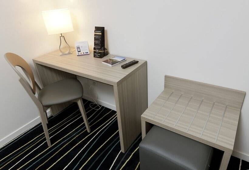 酒店 The Originals City, Hôtel Marnelavallée Est, Meaux