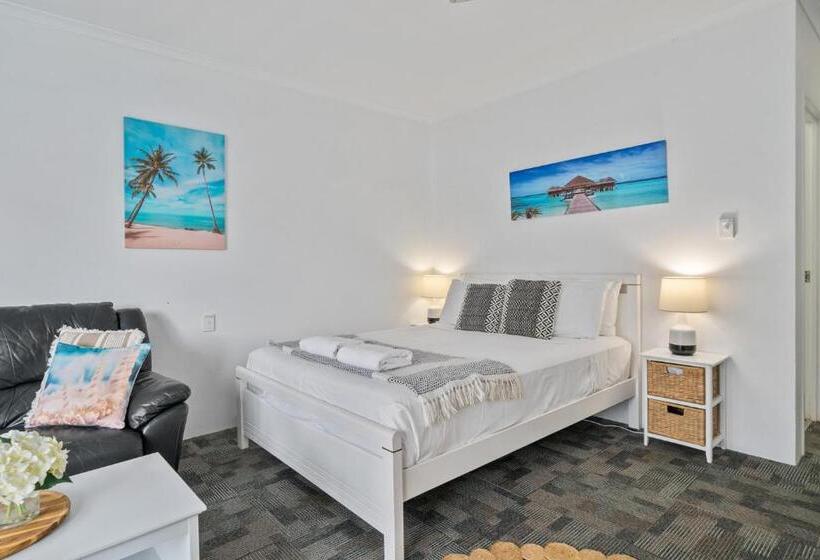 בית מלון כפרי The Resort At Dolphin Heads